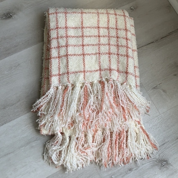 Southern Living Throw Blanket size 50” X 70” - Picture 7 of 7